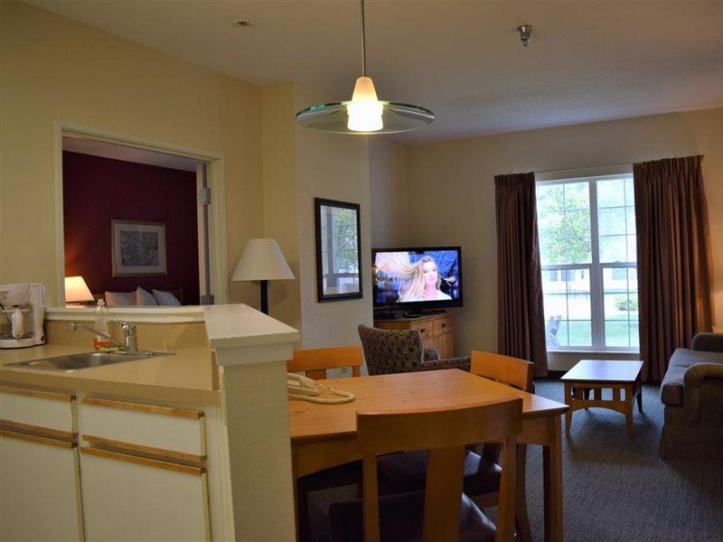 Baymont By Wyndham Wichita East Hotel Екстериор снимка