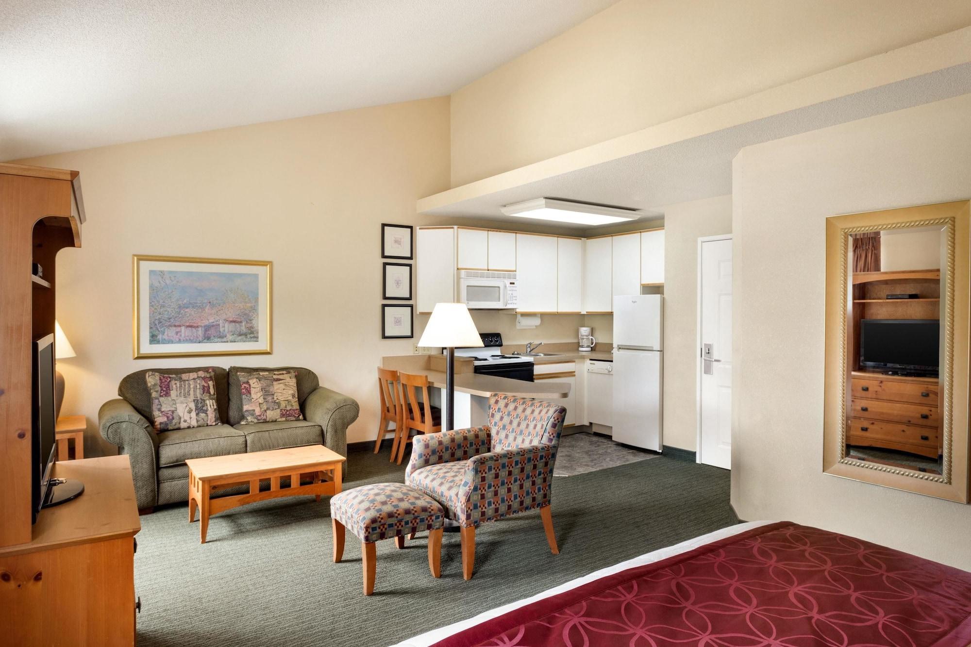 Baymont By Wyndham Wichita East Hotel Екстериор снимка