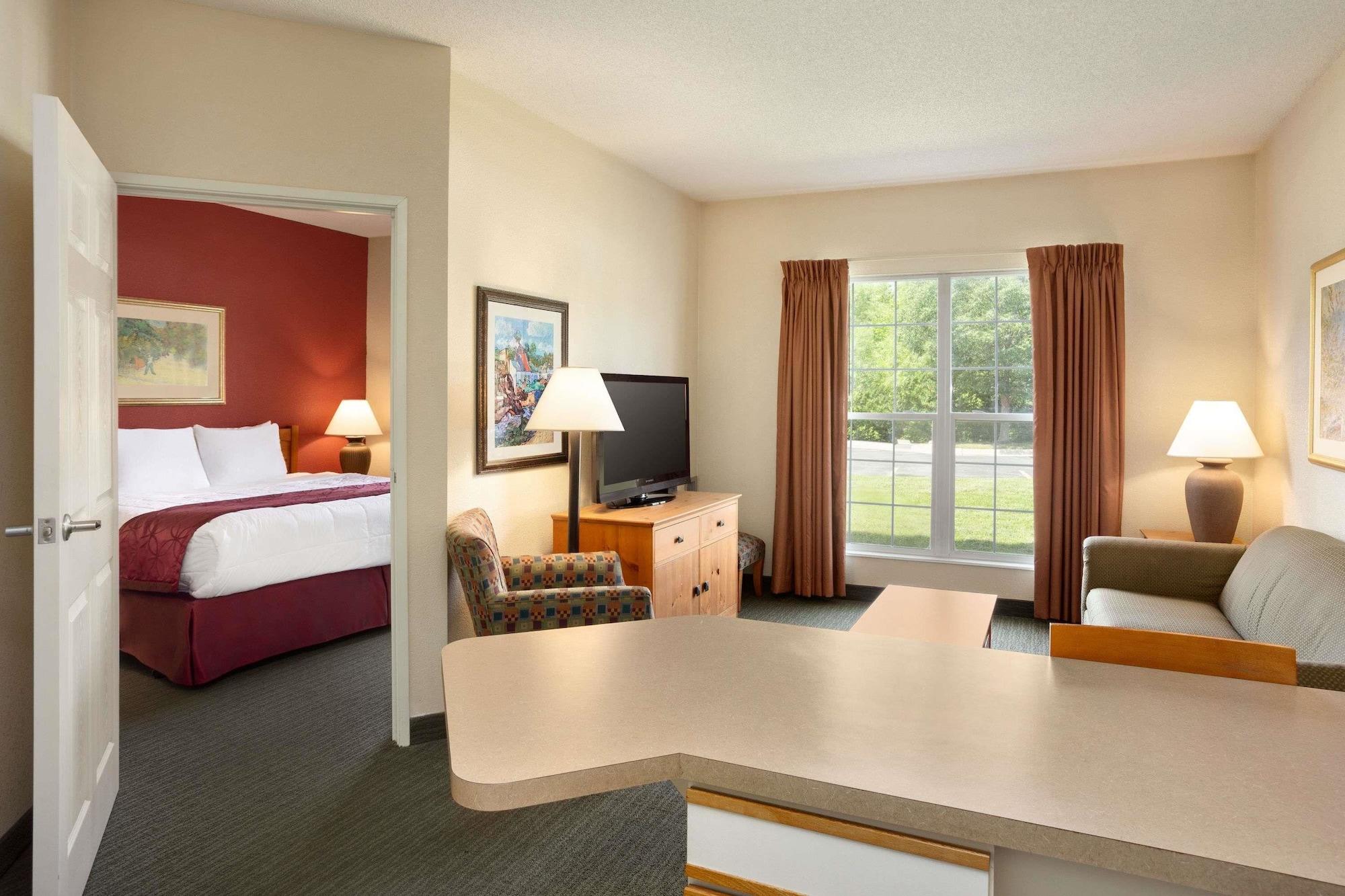 Baymont By Wyndham Wichita East Hotel Екстериор снимка
