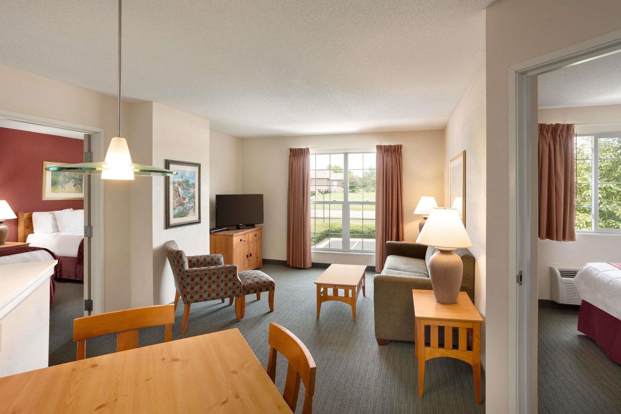 Baymont By Wyndham Wichita East Hotel Екстериор снимка