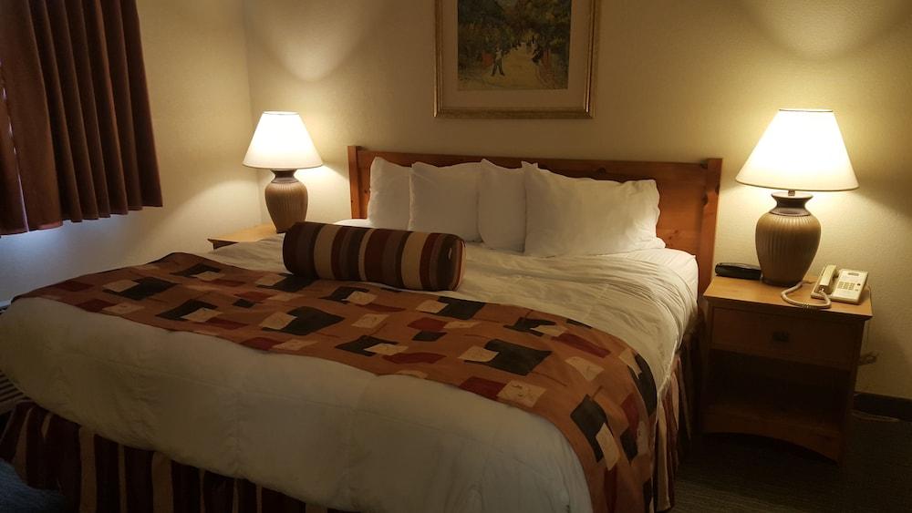 Baymont By Wyndham Wichita East Hotel Екстериор снимка