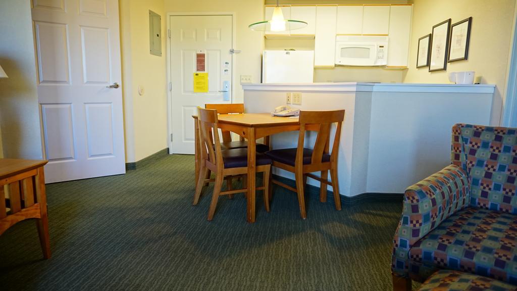 Baymont By Wyndham Wichita East Hotel Екстериор снимка
