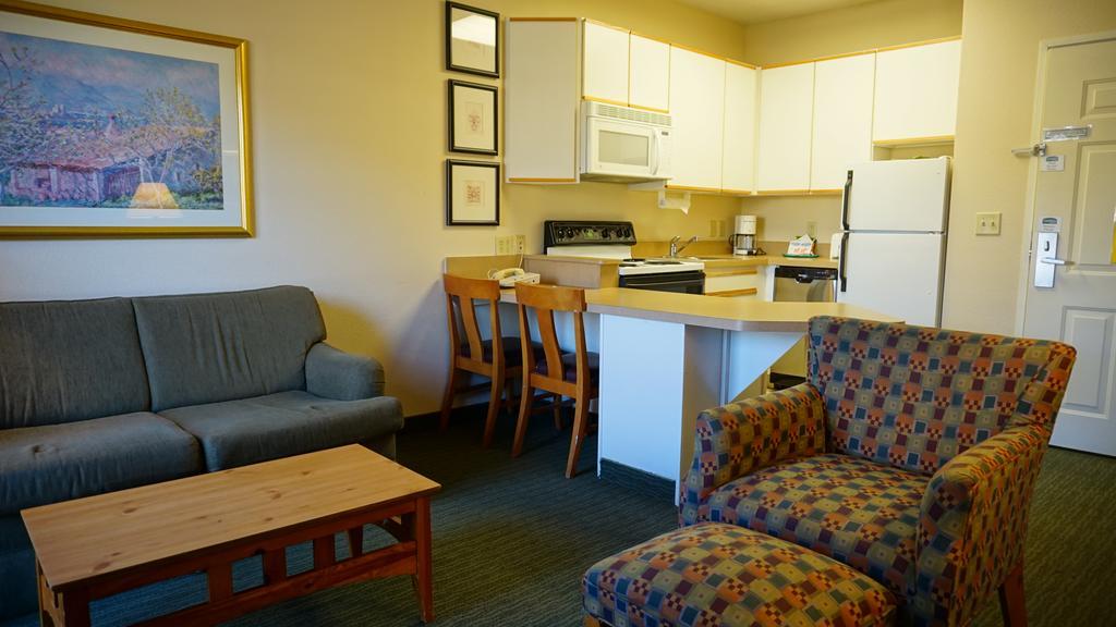 Baymont By Wyndham Wichita East Hotel Екстериор снимка