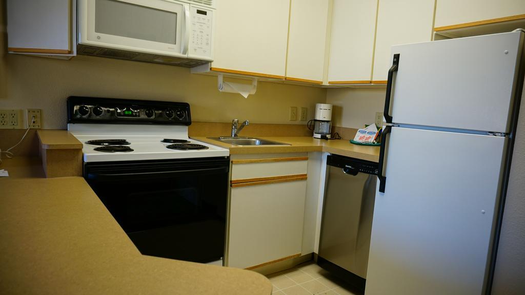 Baymont By Wyndham Wichita East Hotel Екстериор снимка