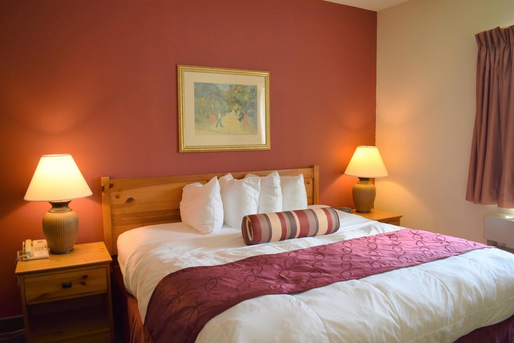 Baymont By Wyndham Wichita East Hotel Екстериор снимка