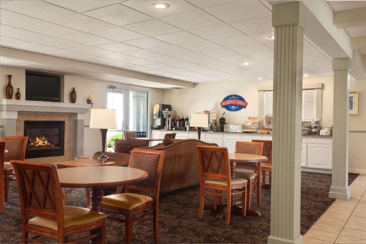Baymont By Wyndham Wichita East Hotel Екстериор снимка