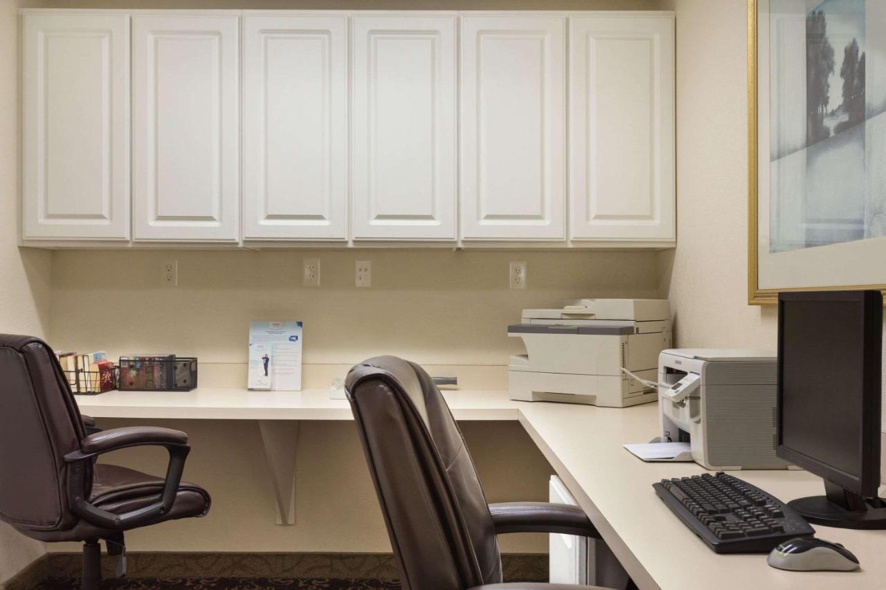 Baymont By Wyndham Wichita East Hotel Екстериор снимка