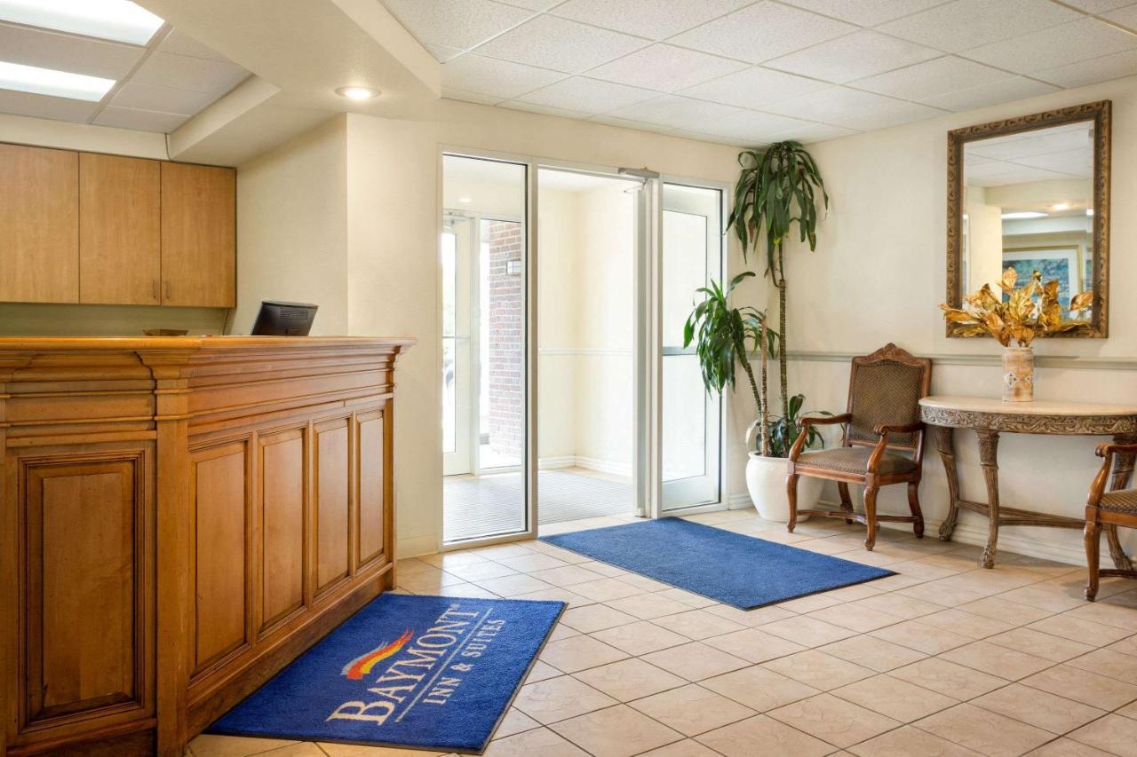 Baymont By Wyndham Wichita East Hotel Екстериор снимка